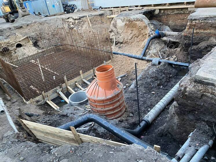 В Петербурге продолжили ремонт трубопровода на 14-й линии Васильевского острова