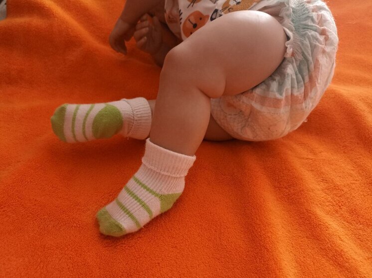 В Калининграде новогодние новорожденные получили футбольные подарки