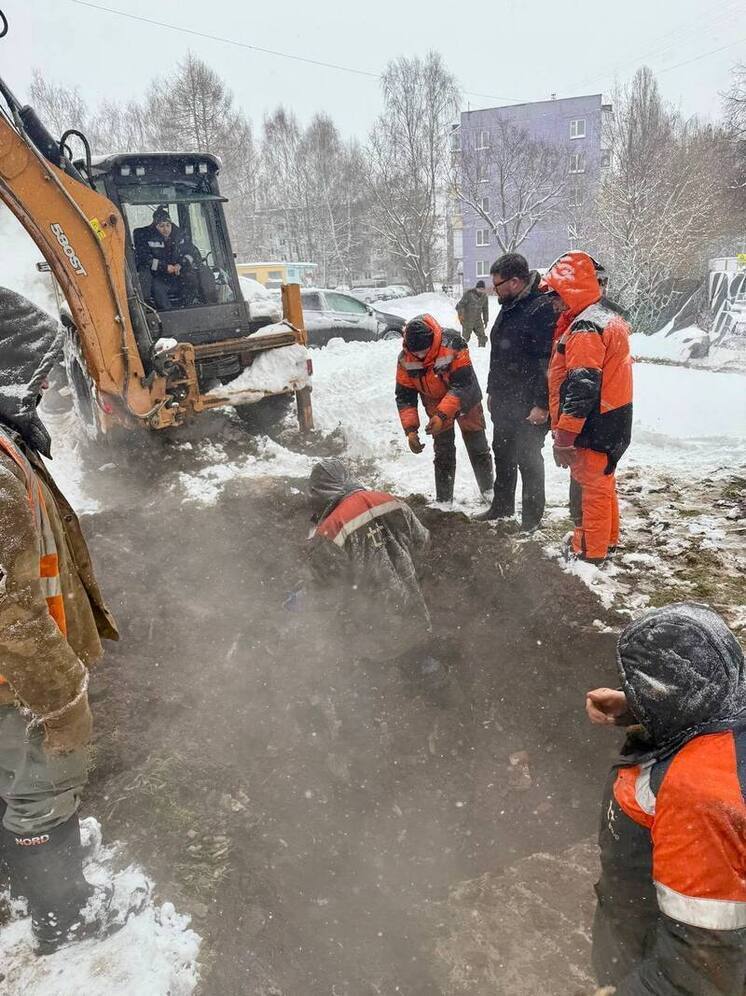 В Чебоксарах устраняют аварии на теплосетях