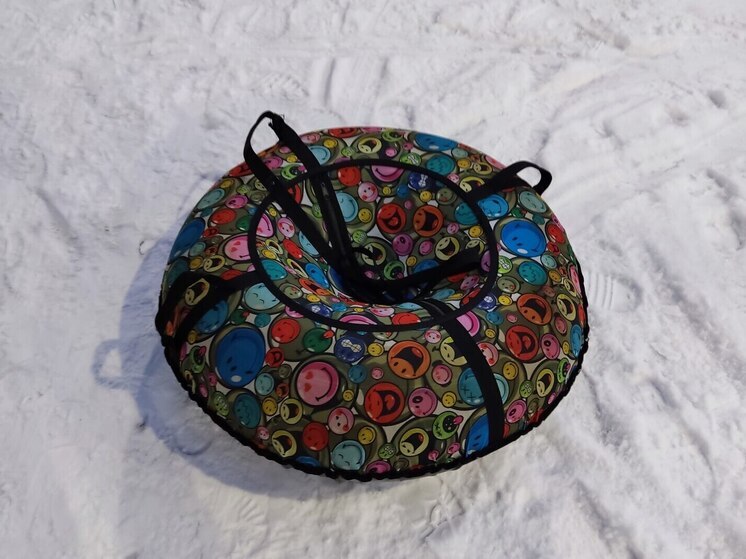 Петербуржцам посоветовали проверять швы и ручки перед катанием на ватрушках