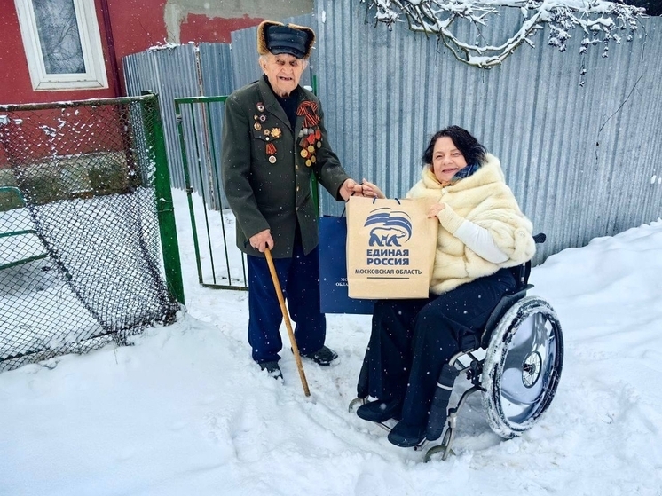 Депутат поздравила серпуховского ветерана с Новым годом