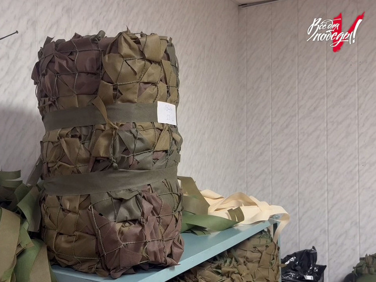 Жительница Салехарда за полгода сплела для СВО 7 километров маскировочных сетей