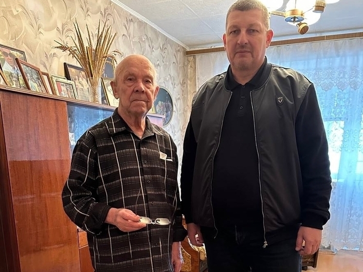 Серпуховскому ветерану вручили подарки