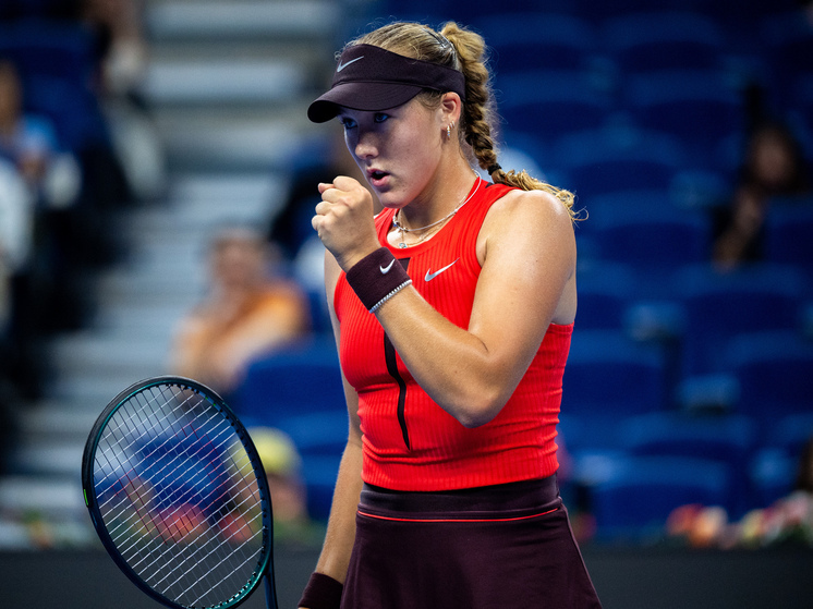 Ещё не утихли новогодние салюты, а мировой теннис уже в полном разгаре. Уже на первой неделе 2026 года в австралийском Брисбене стартовал один из ключевых турниров, предшествующих Australian Open, — WTA-500 у женщин и ATP-250 у мужчин. И российские теннисисты, несмотря на сложности последних лет, вновь оказались в центре внимания: как в одиночных, так и в парных разрядах.