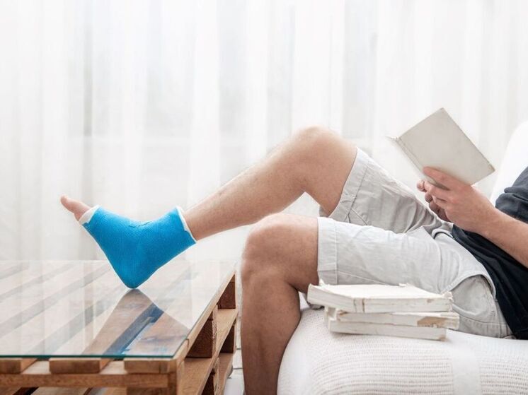 Травматолог Герман Каневский рассказал, как падать в гололед, чтобы остаться целым