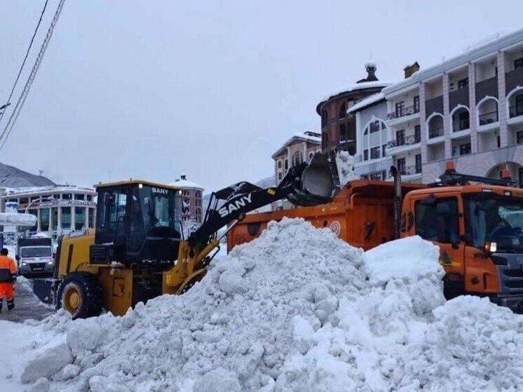 Около 70 000 кубометров снега вывезли с улиц Сочи в новогодние праздники