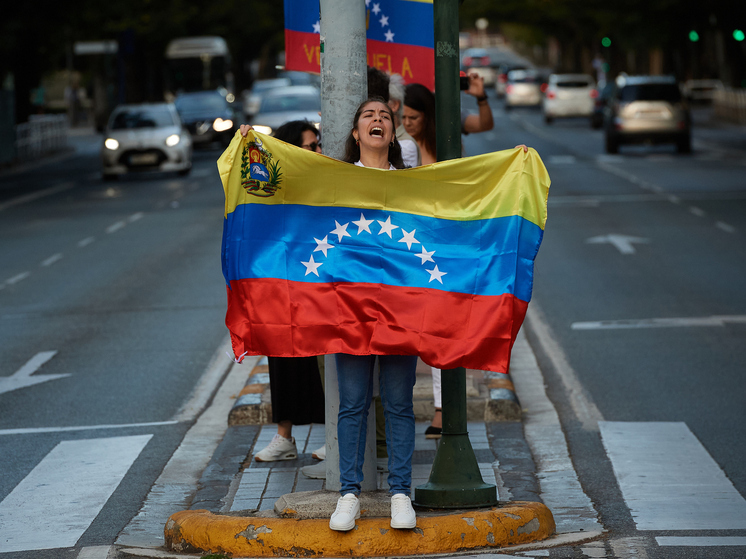 Магазины и заправки начинают работать в Ла-Гуайра