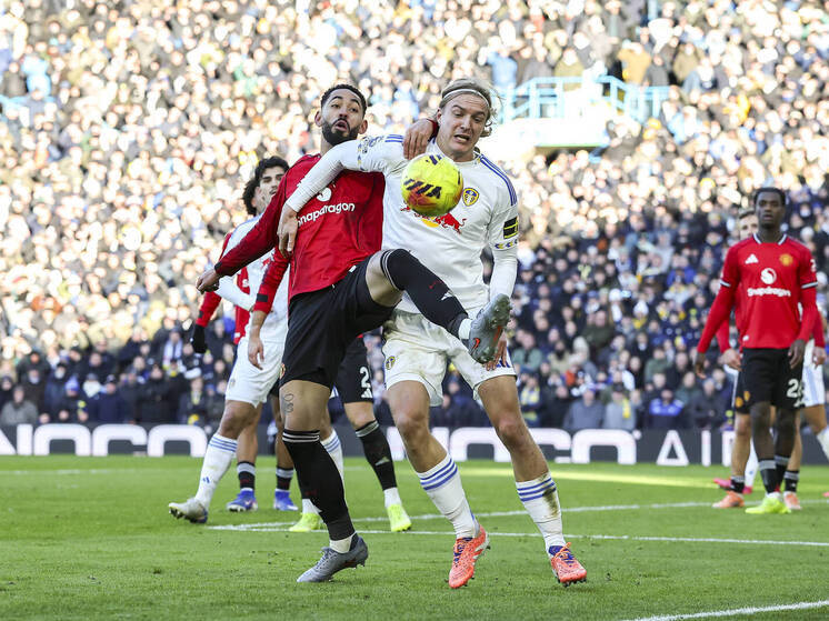 4 января 2026 года в 20-м туре АПЛ «Лидс Юнайтед» и «Манчестер Юнайтед» сыграли вничью 1:1. На гол Брендена Ааронсона (62-я минута) ответил Матеус Кунья (65-я), воспользовавшись передачей вышедшего на замену Джошуа Зиркзее. Первый тайм прошёл без голов, у «Манчестера» отменили взятие ворот из-за офсайда. Во втором тайме обе команды создали ряд опасных моментов, но победитель так и не был выявлен. «Манчестер Юнайтед» временно поднялся на пятое место, «Лидс» остался 16-м.