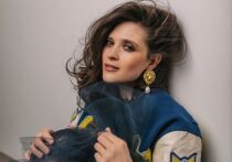 Певица — о семейном «Диккенсовском Рождестве», музыке на стихи поэтов и главном даре праздника: способности верить, надеяться и чувствовать «рождение чего-то спасительного»