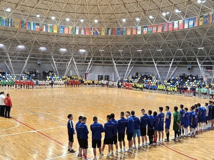 Спортивные соревнования по мини-футболу среди школьников стартовали в Туве