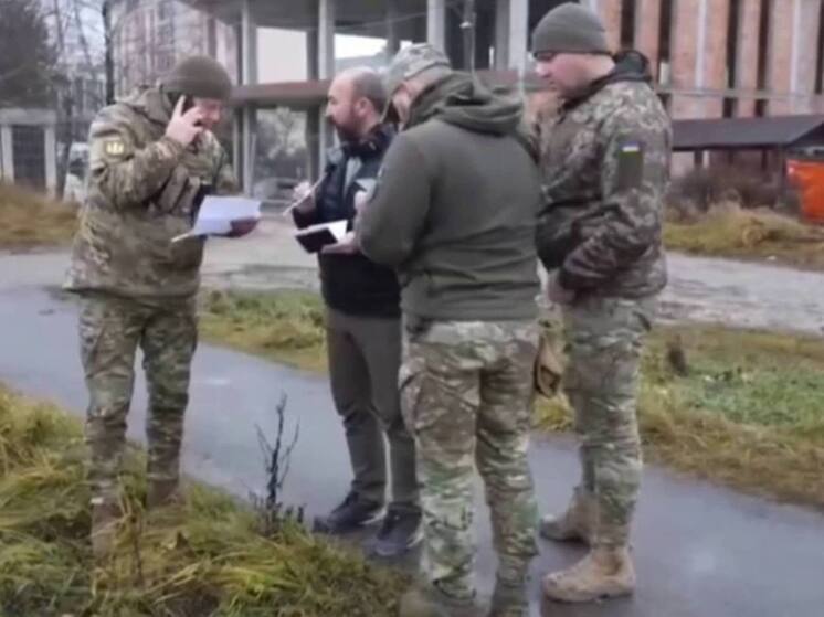 Украинский военком заявил, что люди считают его врагом и готовы убить