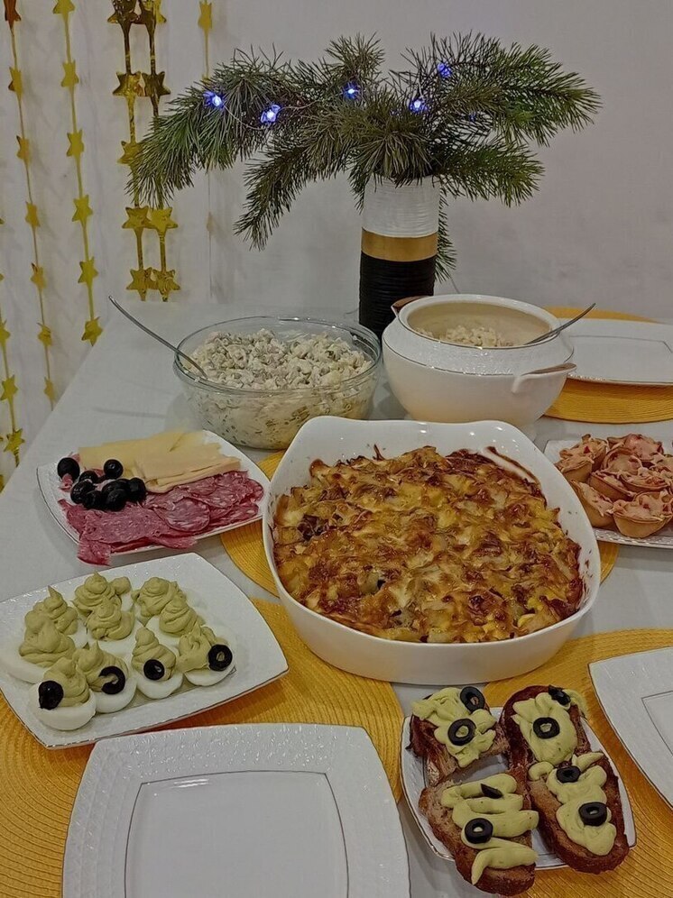 Саратовцам в соцсетях предлагают забрать "салатные излишки"