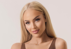 Бикини и футбольный мяч: самая популярная футболистка планеты показала яркие отпускные фото