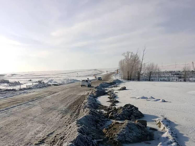 В Бурятии справились с наледью на региональной автодороге