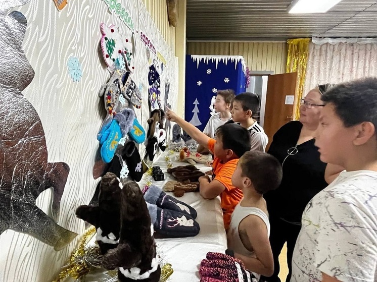 Выставку-конкурс в поселке Нельмин Нос посвятили варежкам