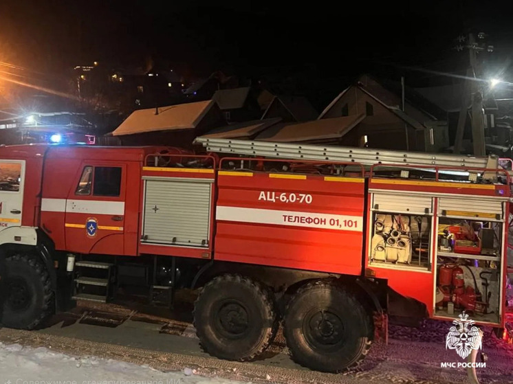 Огонь охватил 80 «квадратов» жилого дома в Горно-Алтайске