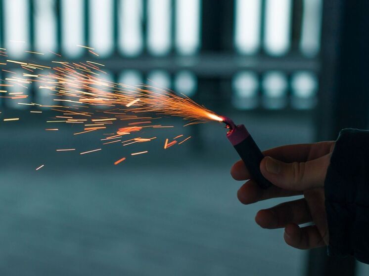 Подростки взрывали петарды рядом с прохожими в Ноябрьске