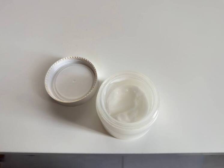 Во время холодных месяцев кожа подвергается воздействию низких температур на улице и сухого воздуха внутри помещений из-за работы отопительных систем. Редакция «МК в Питере» узнала у дерматолога, косметолога Марии Кызымко, как защитить кожу от зимних последствий.