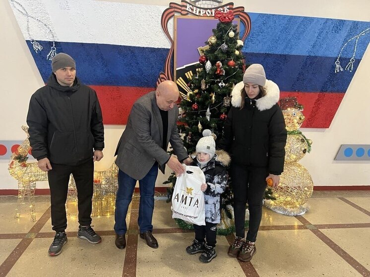 Минсельхоз Иркутской области отправил новогодние сладкие наборы детям подшефного Кировска