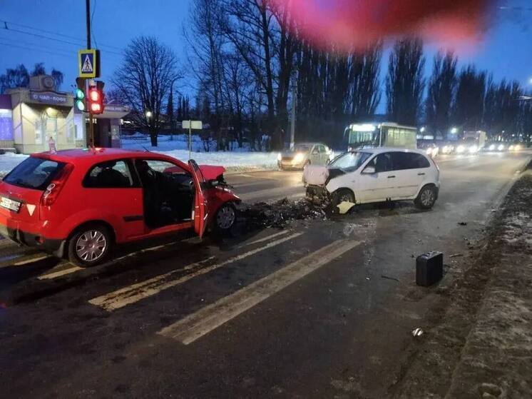 В ДТП на проспекте Кулакова в Курске пострадали пять человек, включая двоих детей