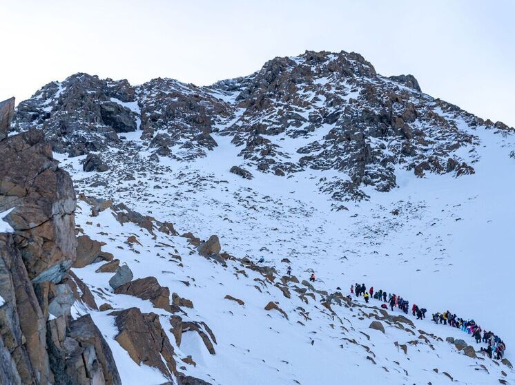 Ямальские туристы покорили Желтую гору в 30-градусный мороз