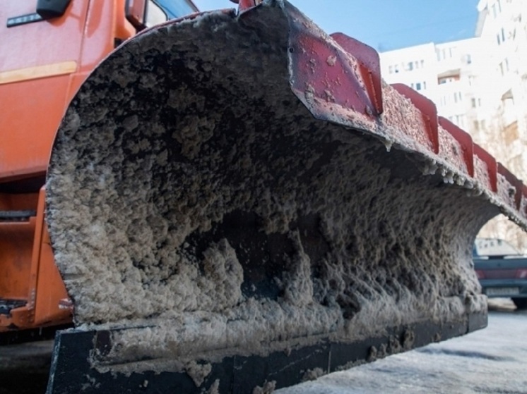 В Волгограде на расчистку дорог вывели 75 единиц спецтехники