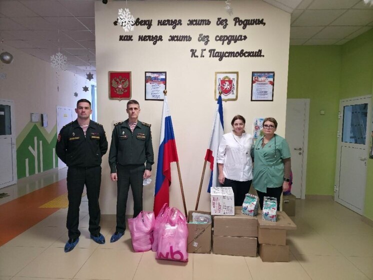 Росгвардейцы поздравили юных жителей Крыма с новогодними праздниками
