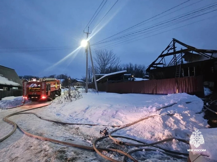 Крупный пожар площадью 150 «квадратов» произошел в жилом доме в Горно-Алтайске