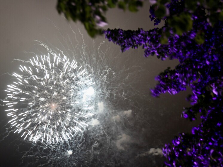 Жителя Южноуральска оштрафовали за запуск фейерверка: пострадало авто