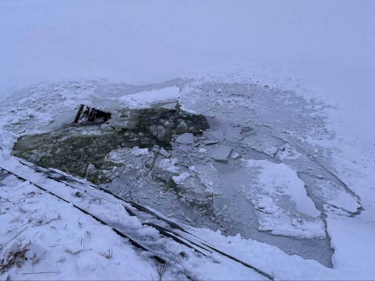 В калужском Ульяново трактор ушёл под воду вместе с трактористом