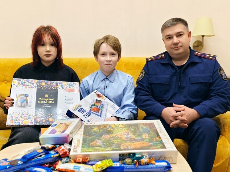 Следователь в Мурманской области исполнил новогодние желания детей