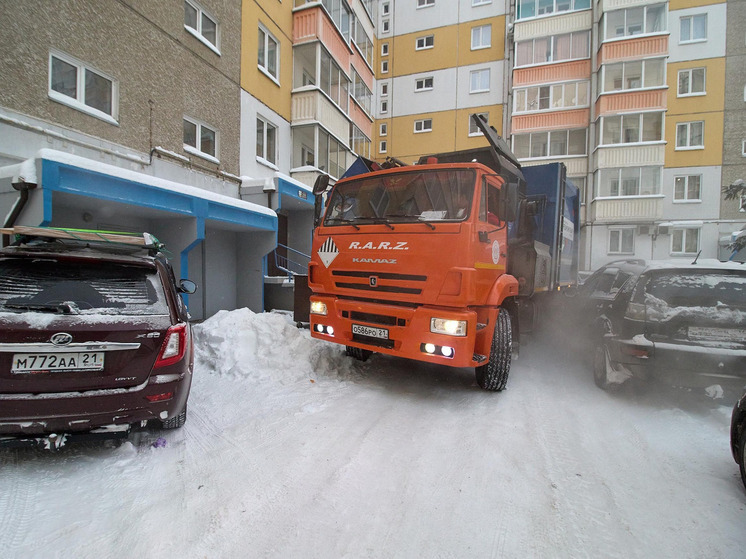 Автолюбителей просят не перекрывать подъезды к мусорным контейнерам