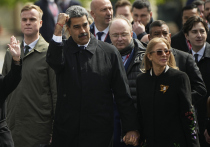 Дела Николаса Мадуро, президента Венесуэлы, и его супруги в понедельник перейдут из секретной сферы военных специальных операций в обыденный мир Федерального окружного суда в Нижнем Манхэттене, где в полдень они предстанут перед судьей по обвинению в заговоре с целью незаконного оборота наркотиков и других преступлениях, пишет The New York Times