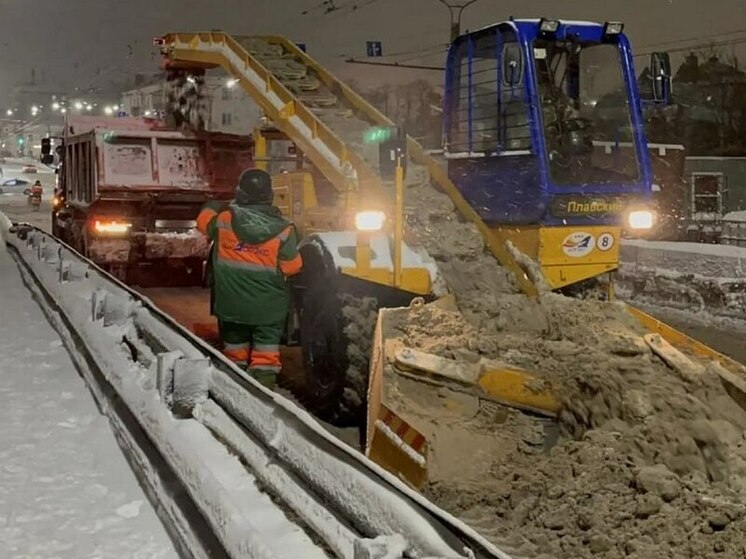 Уборка снега в Чебоксарах идет в круглосуточном режиме