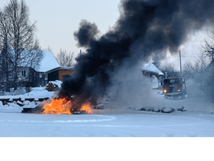 В Заонежье сгорел хивус, доставлявший туристов на Кижи
