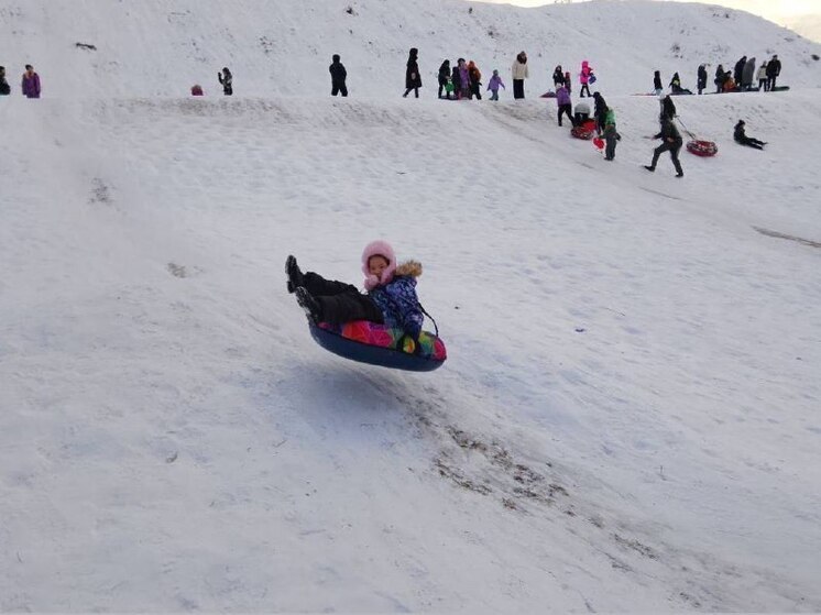 Школьник в Серпухове сломал руку катаясь с горки на тюбинге