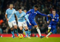 Лондонский Челси» подарил своим землякам-соперникам из «Арсенала» долгожданное преимущество в борьбе за чемпионский титул Премьер-лиги