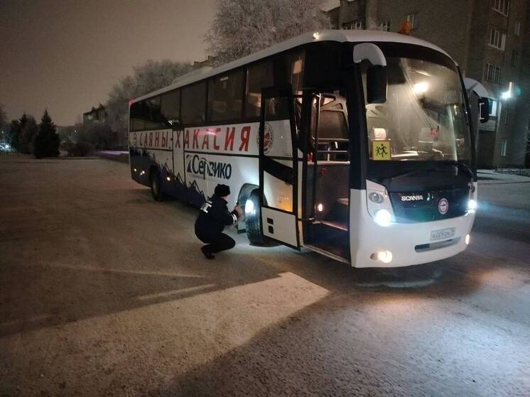 Абаканские полицейские массово проверяют детские автобусы