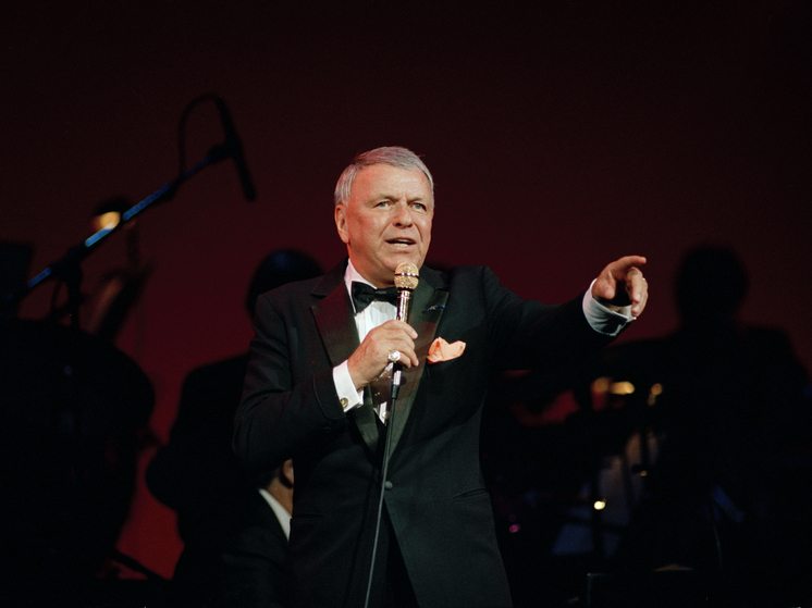 Почему рождественские песни Фрэнка Синатры так легко создают праздничное настроение
