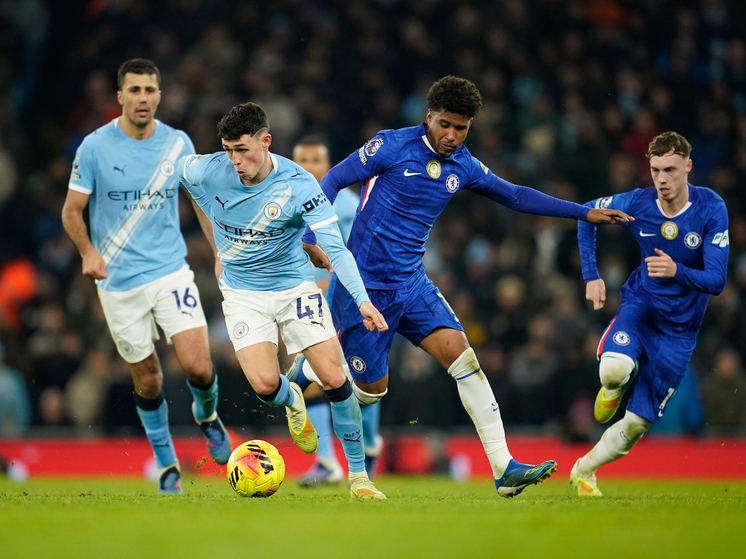 Лондонский Челси» подарил своим землякам-соперникам из «Арсенала» долгожданное преимущество в борьбе за чемпионский титул Премьер-лиги