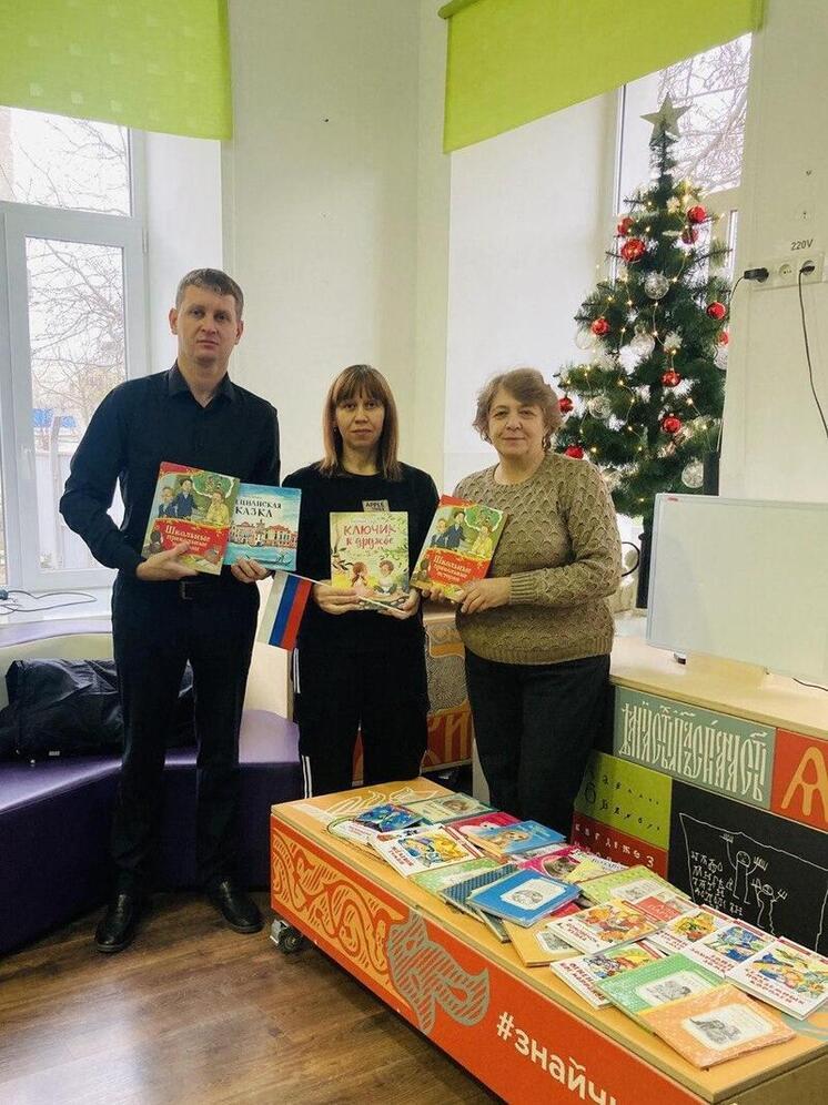 Рязанская область пополнила книжный фонд детской библиотеки в Геническе