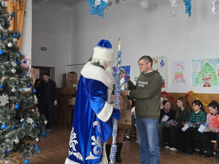 Юные жители Каланчакского района получают новогодние сладкие подарки от Республики Мордовия