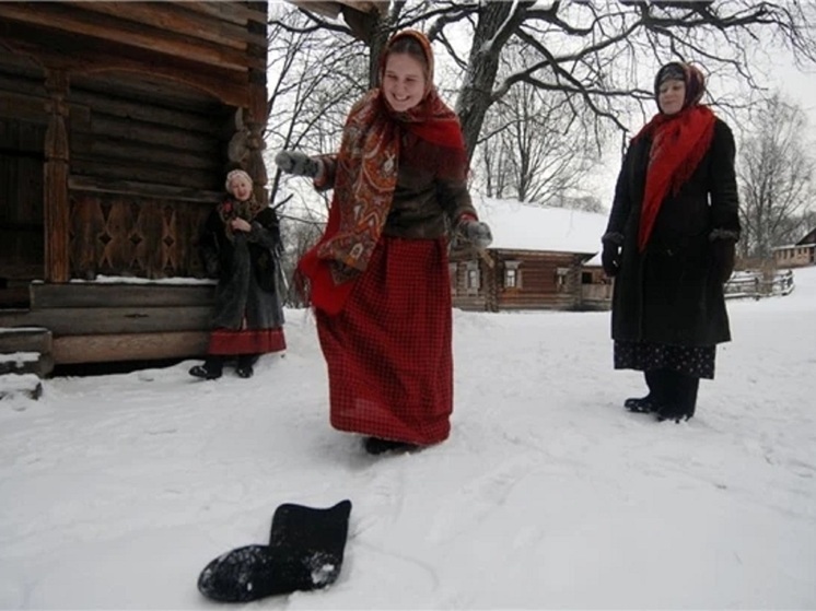 Завтра девушкам Калмыкии можно погадать на суженого