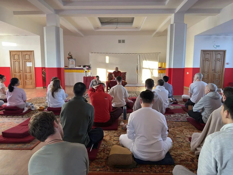 Буддийский монах из Шри-Ланки проводит ретрит в Калмыкии