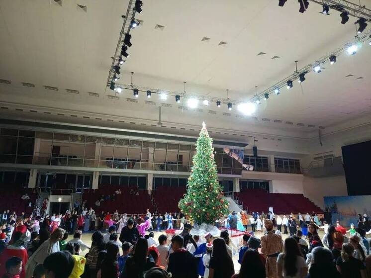 В Калмыкии открылась главная ёлка