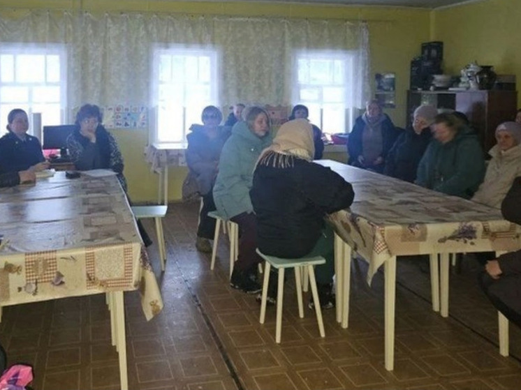 Прокурор Пестовского района встретилась с родителями учеников сгоревшей школы