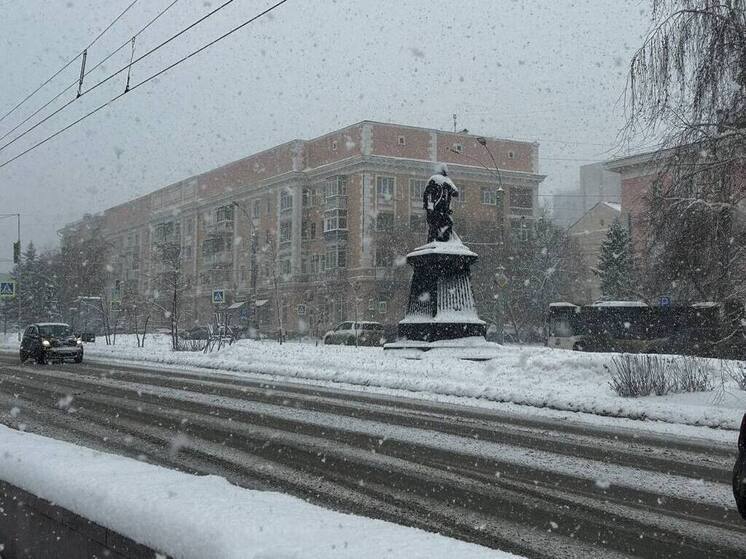 На территории Алтайского края объявлено штормовое предупреждение в связи с ухудшением погодных условий