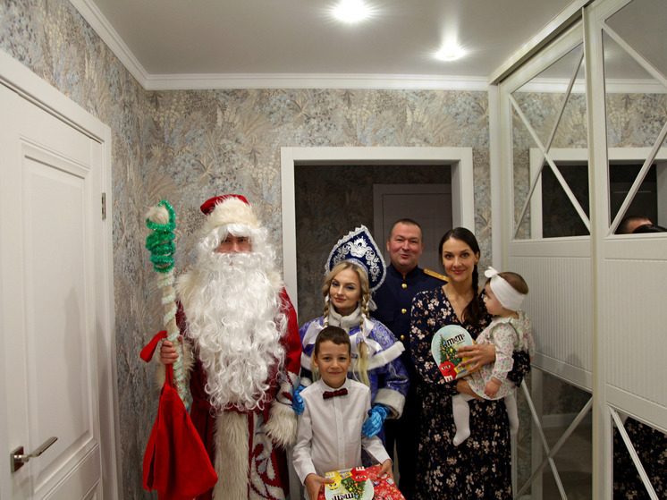 Орловские следователи поздравили с Новым годом детей своих коллег