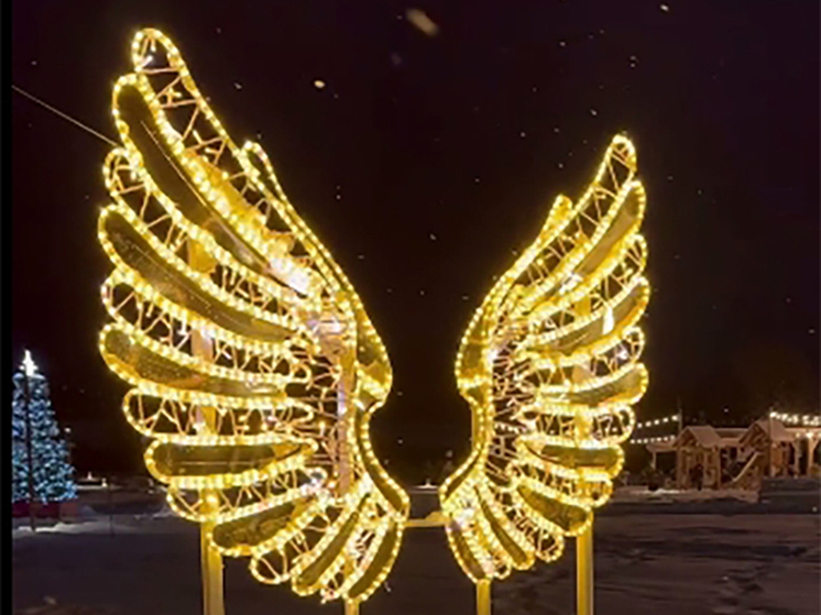 В Мещовске открыли зимнюю горку и арт-объект