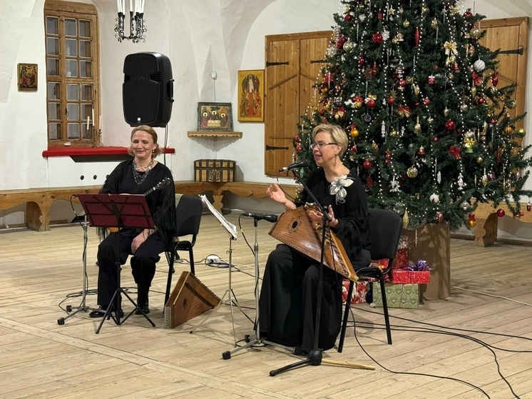 Рождественская сказка на струнах: домра и гусли оживили древние стены Псковского кремля